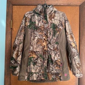 Game Winner Women’s RealTree Camo Zip 2 Jackets Size M. Pink Accents